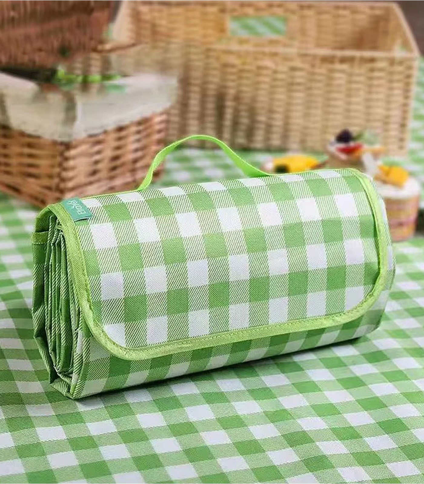 Waterproof &amp; Sandproof Picnic Mat – Foldable, Portable Outdoor Blanket for Beach, Grass, and Camping, Easy to Clean