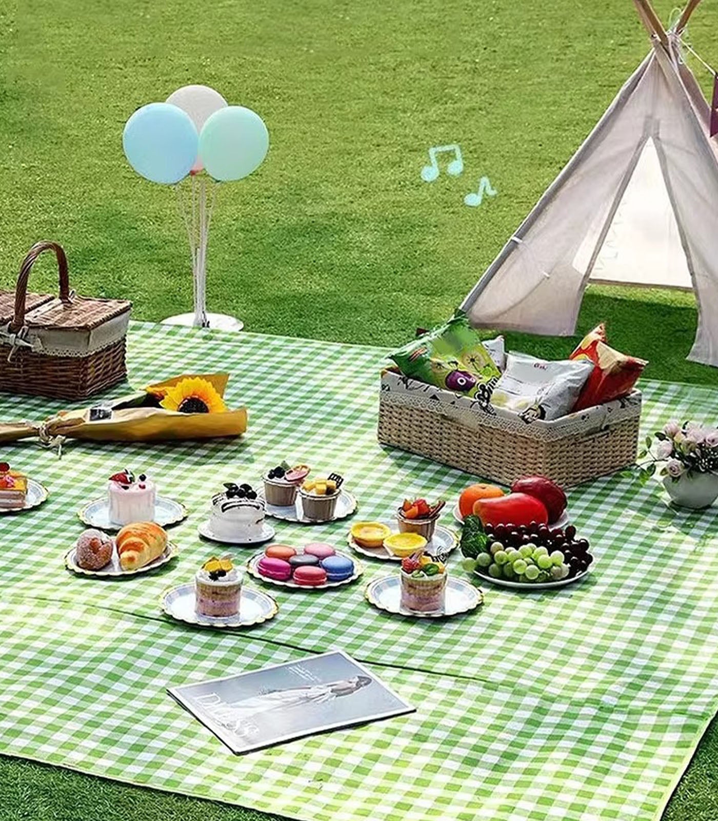 Waterproof &amp; Sandproof Picnic Mat – Foldable, Portable Outdoor Blanket for Beach, Grass, and Camping, Easy to Clean