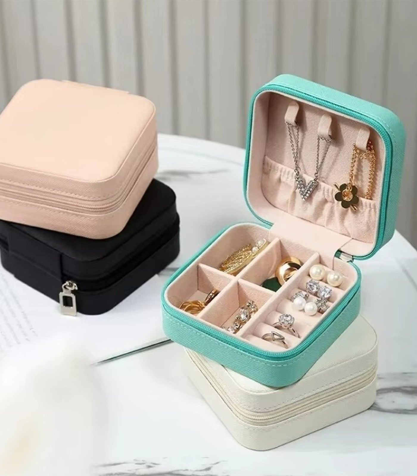 Travel Jewelry Case– Portable PU Leather Organizer for Necklaces, Earrings &amp; Rings